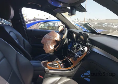 2018 Mercedes-Benz Glc 300 z USA, uszkodzony, nr VIN WDC0G4JB0JV019651